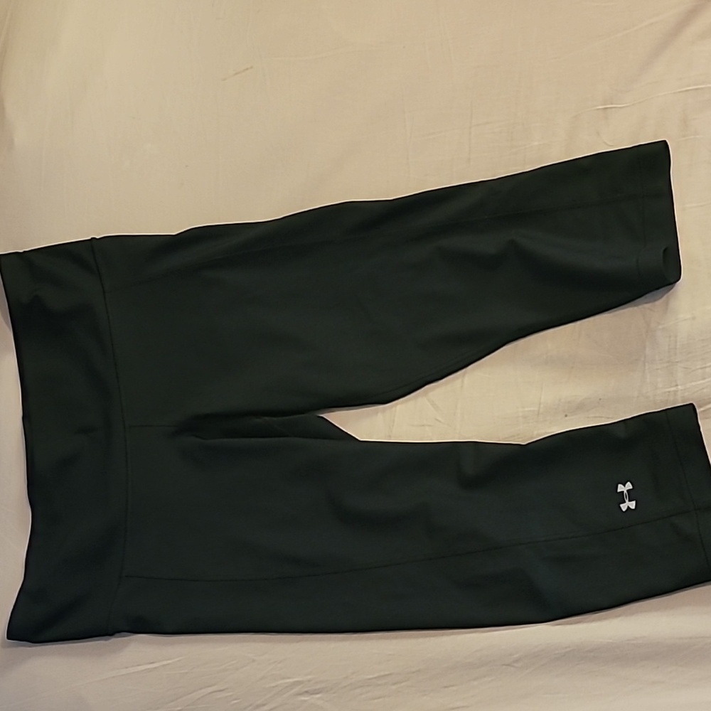 Below knee UA athletic legging
